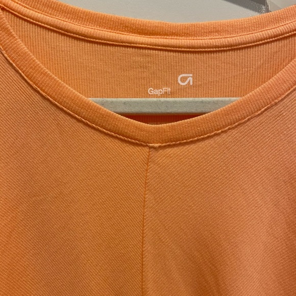 GapFit Supersoft Rib Twist-Front Top - Picture 5 of 9